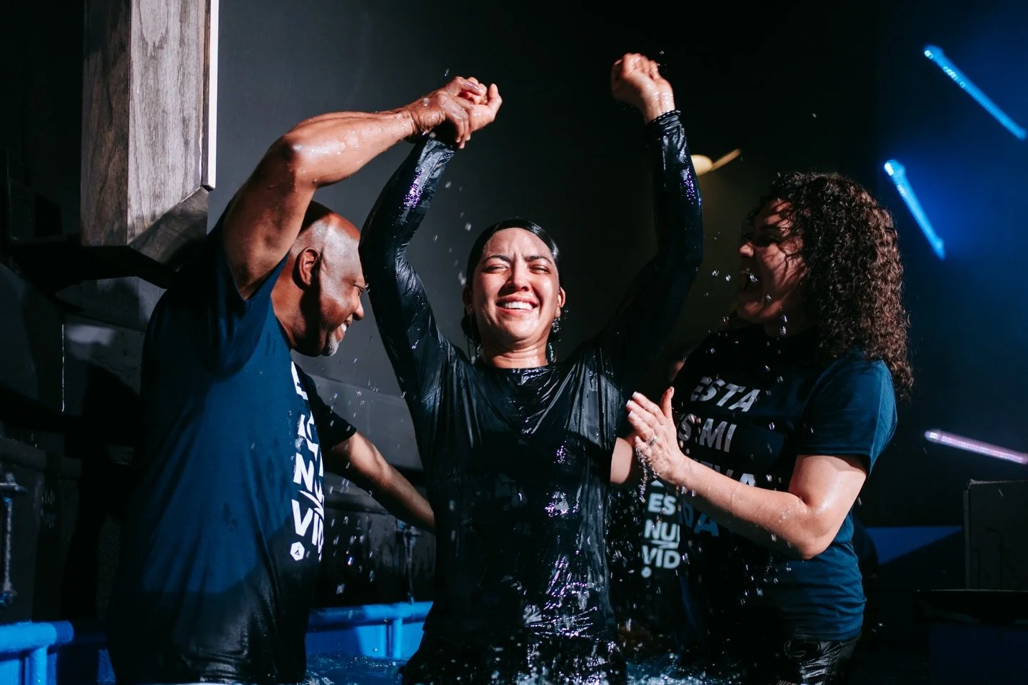 Que bendici&oacute;n poder celebrar juntos este gran paso de fe 🙌🏼🙌🏼 M&aacute;s de 45 personas hicieron la declaraci&oacute;n publica de que en Cristo son hechos nuevos!!