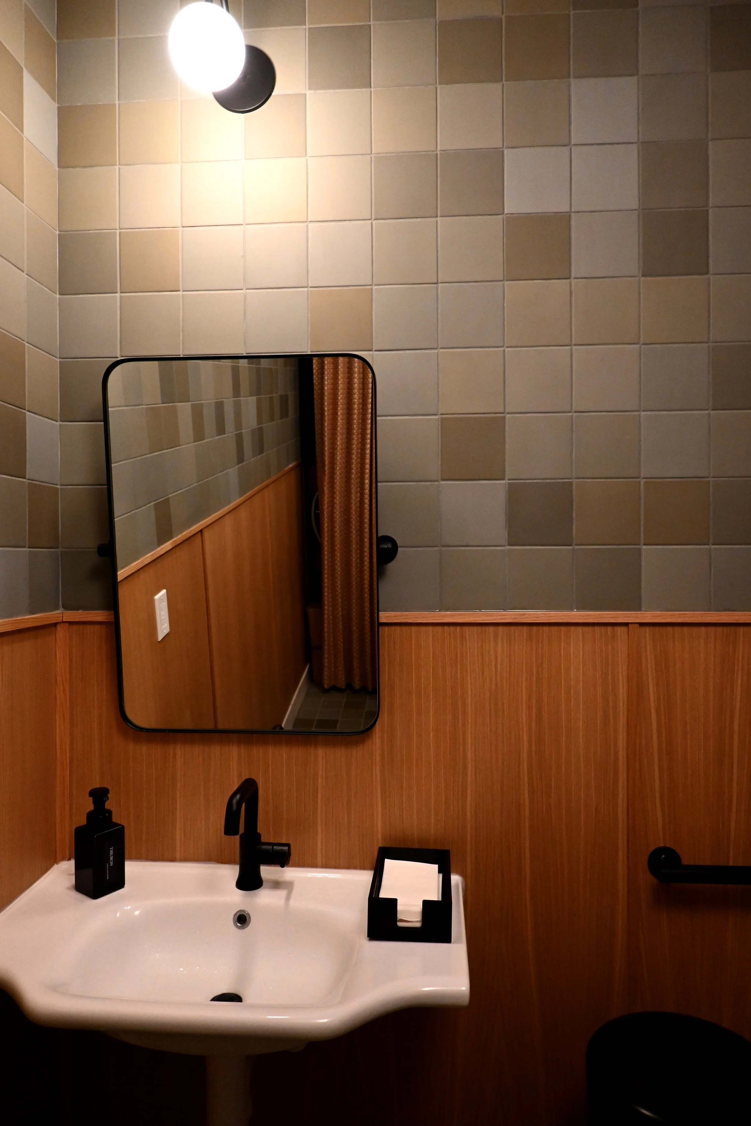 knell_bathroom1.jpg