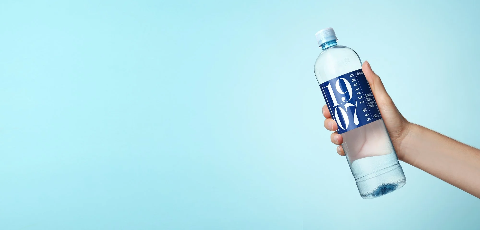 1907-water-new-zealand-artesian-water-1L-holding-bottle-hero3.jpg