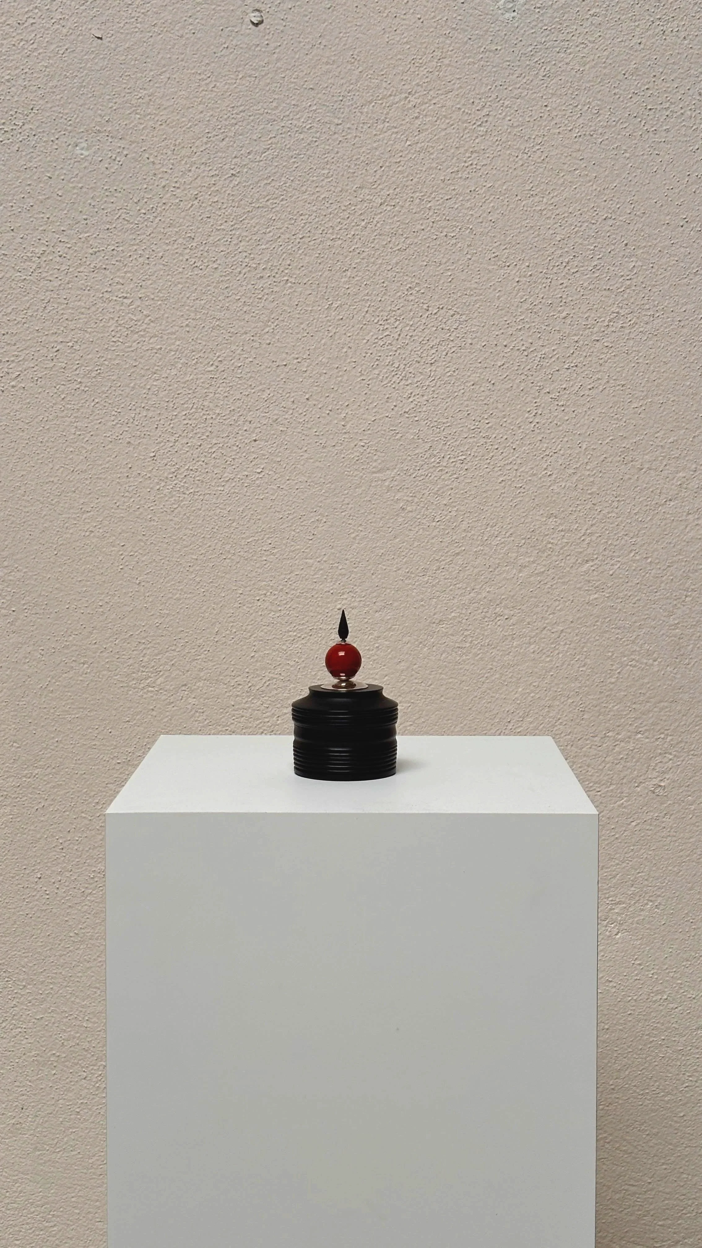 Box in Ebony with Red Agate | Antje Weber