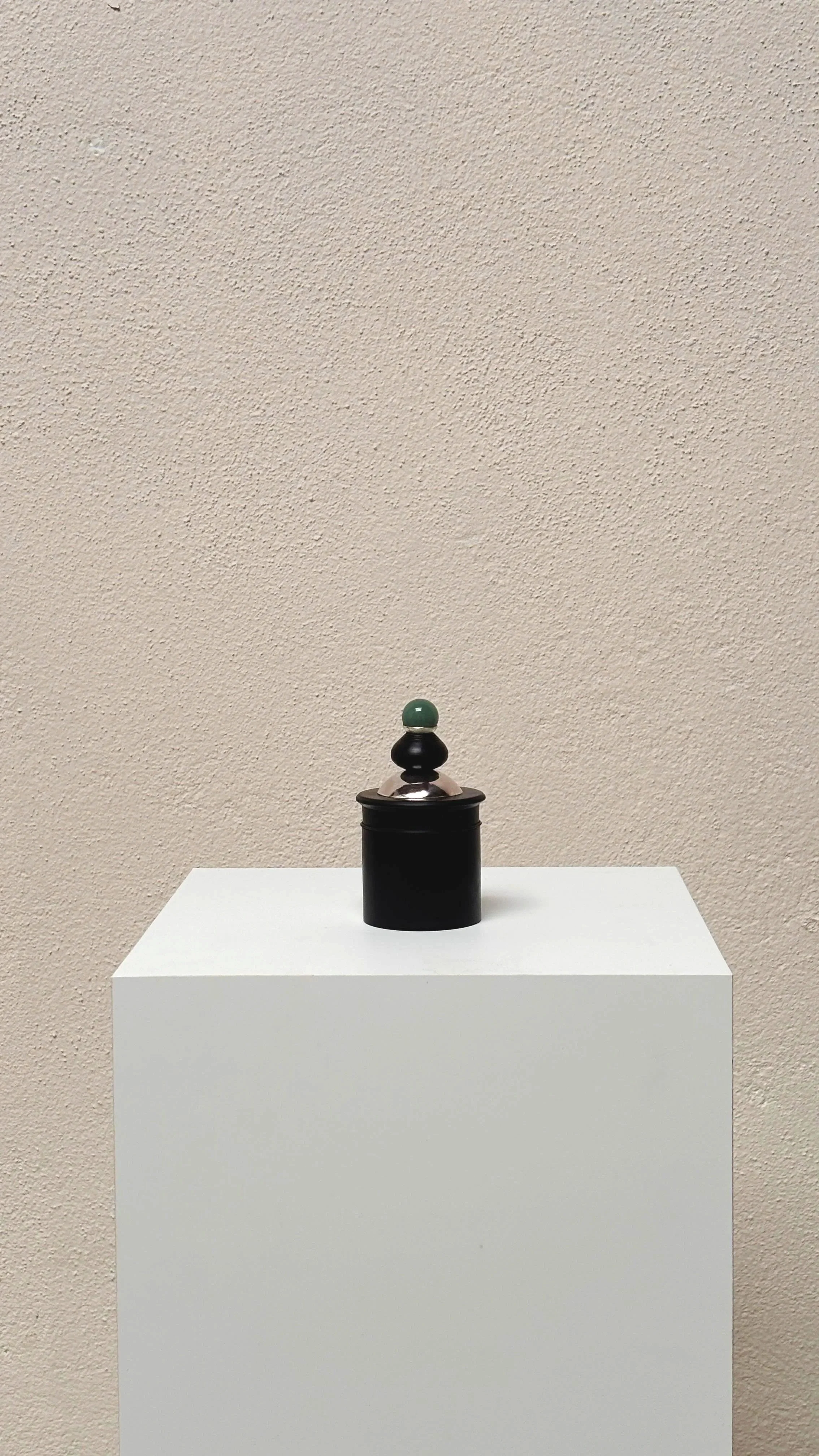 Box in thin Ebony with Aventurine | Antje Weber