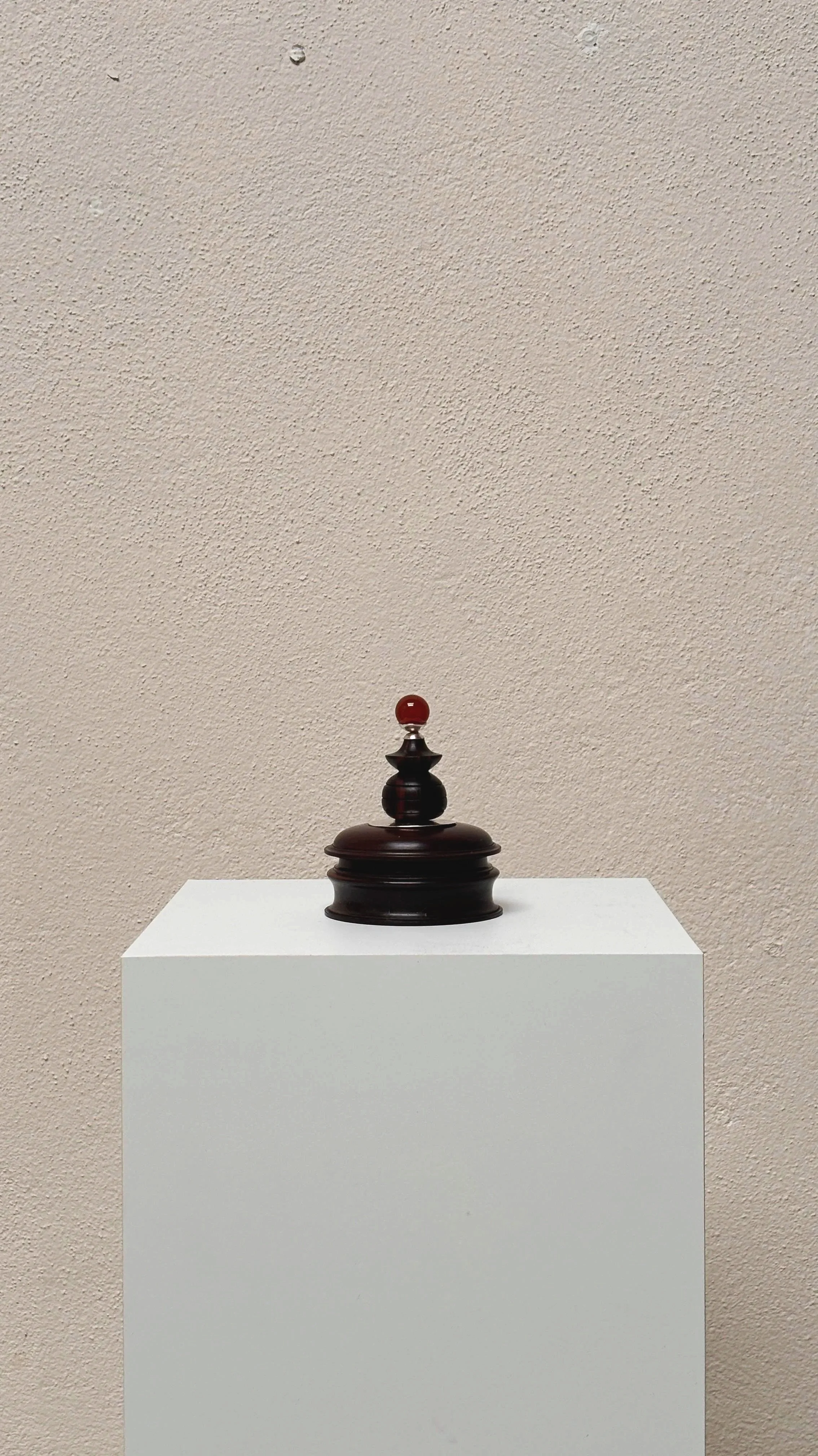 Box in Rosewood and Ebony with Red Agate | Antje Weber