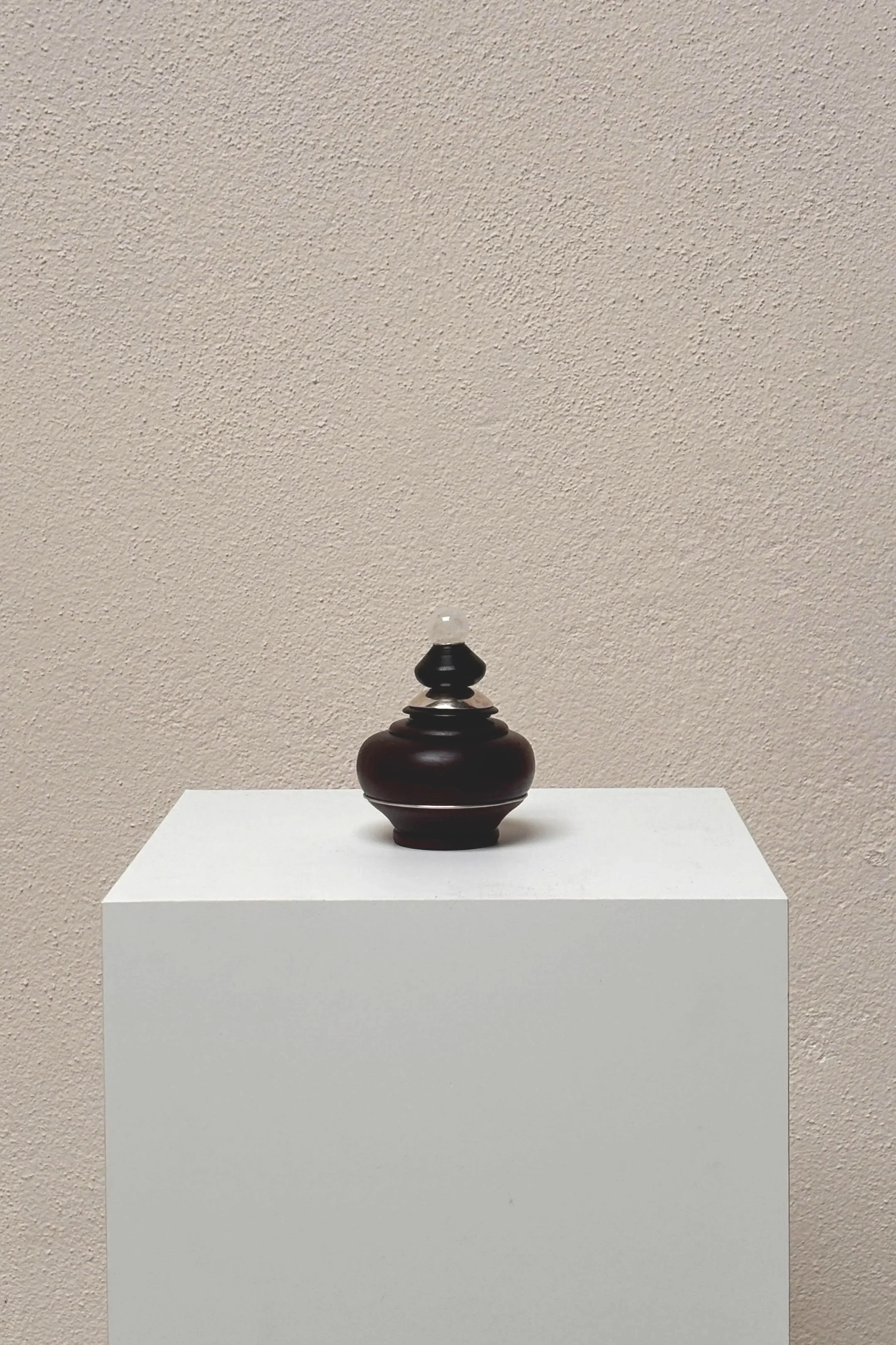 Box in Teak and Ebony with White Agate | Antje Weber