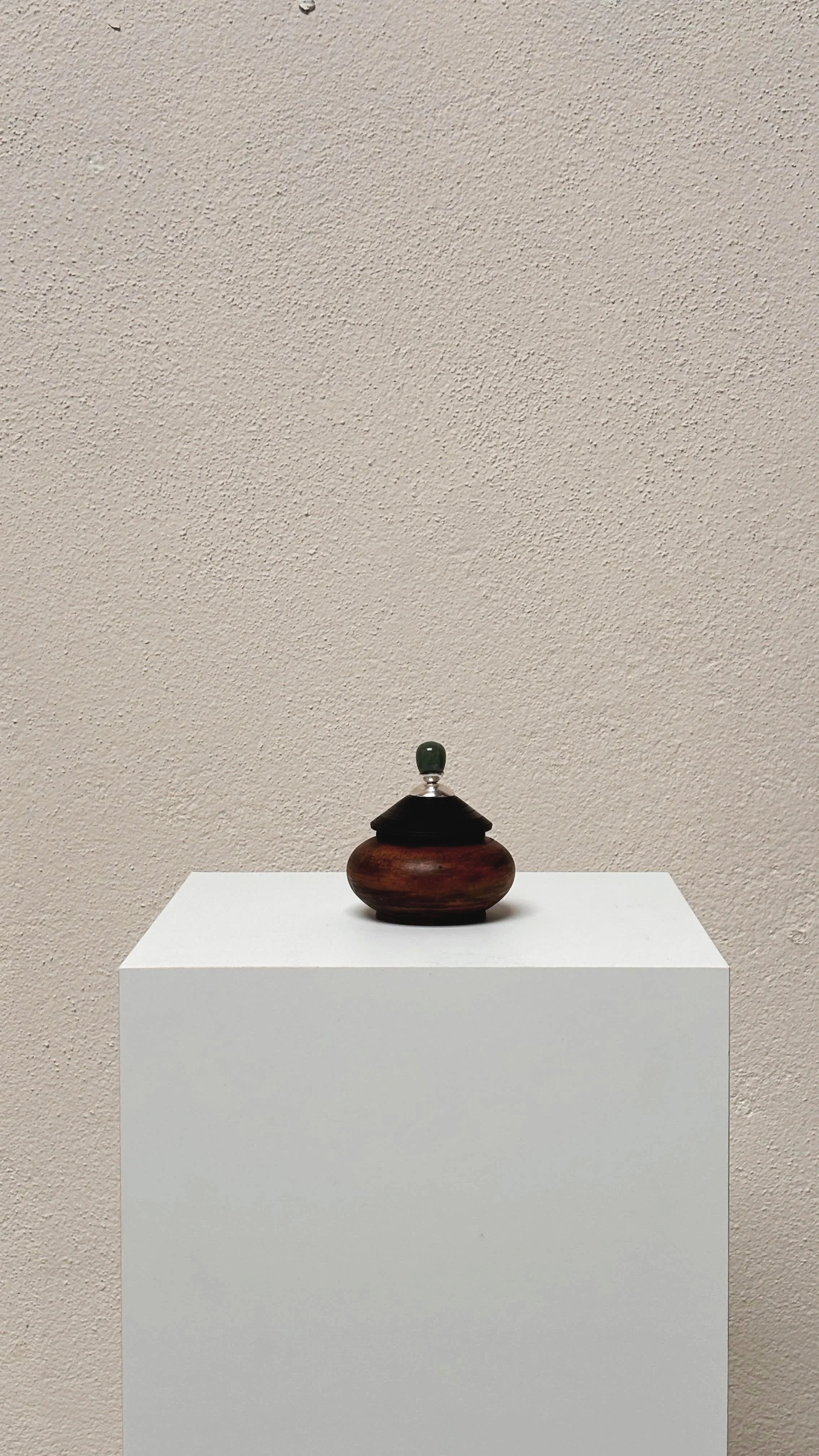 Box in Ebony with Green Aventurine | Antje Weber