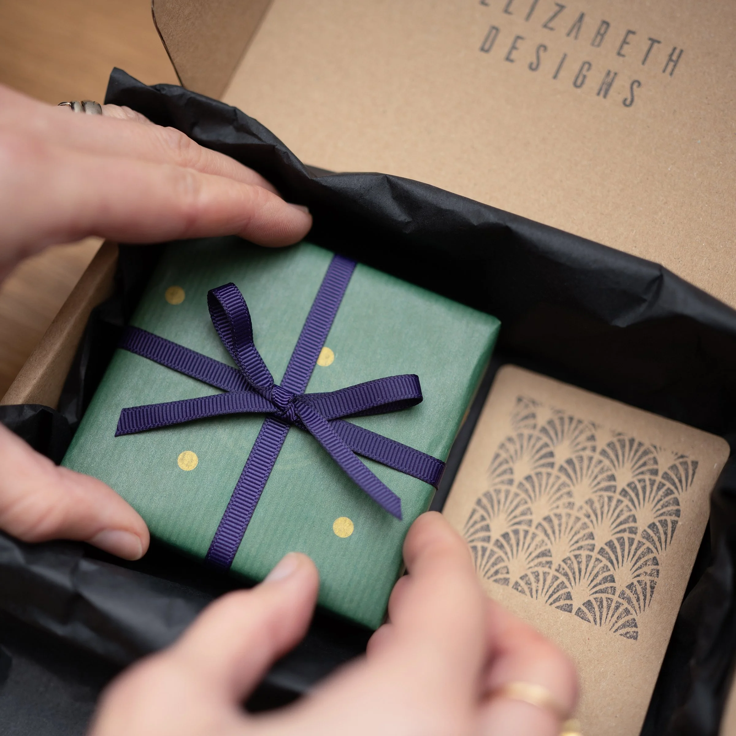 A close up of Elizabeth Designs jewellery box gift wrapped with a gift card.