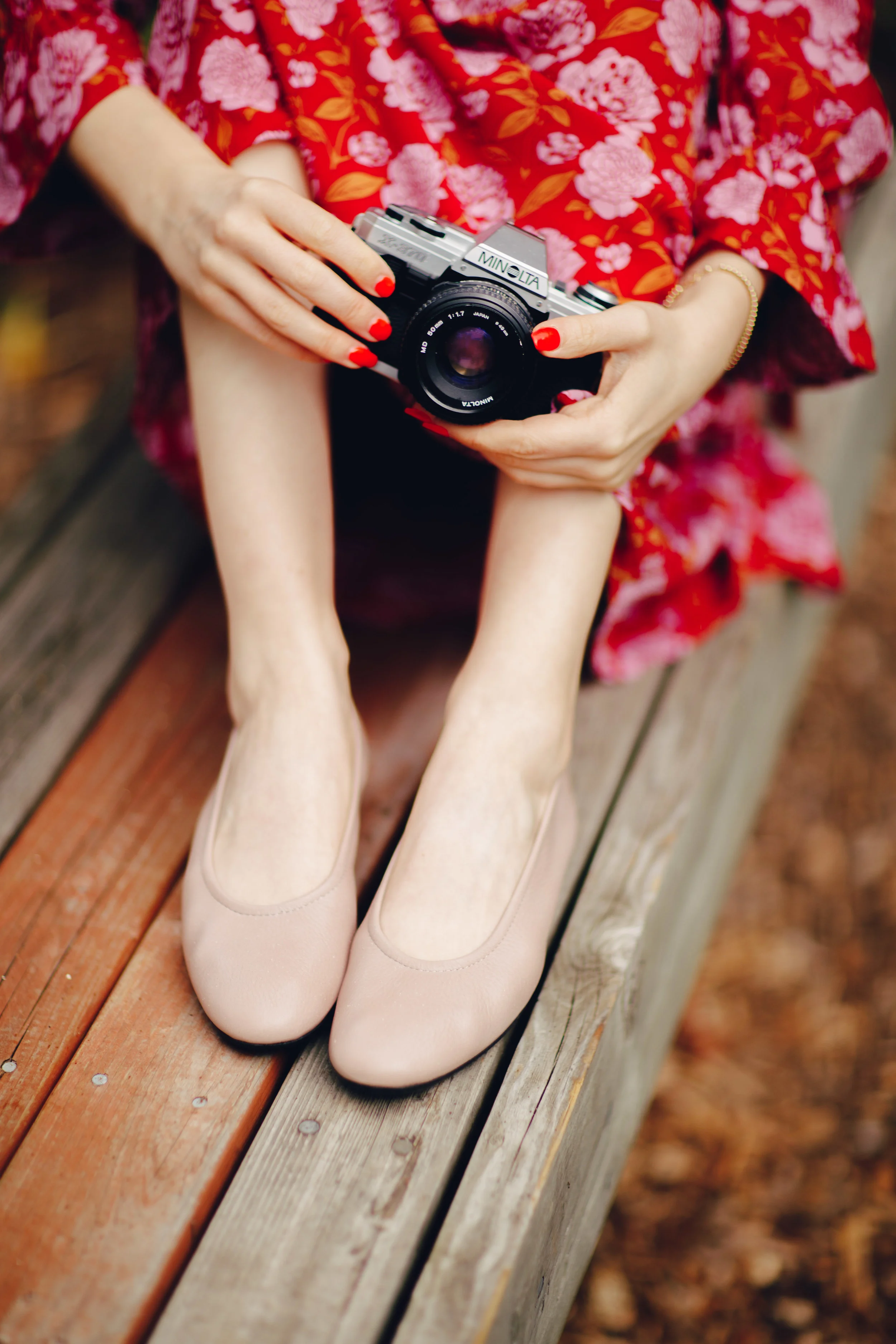 the best comfortable &amp; cute shoes for wedding photographers