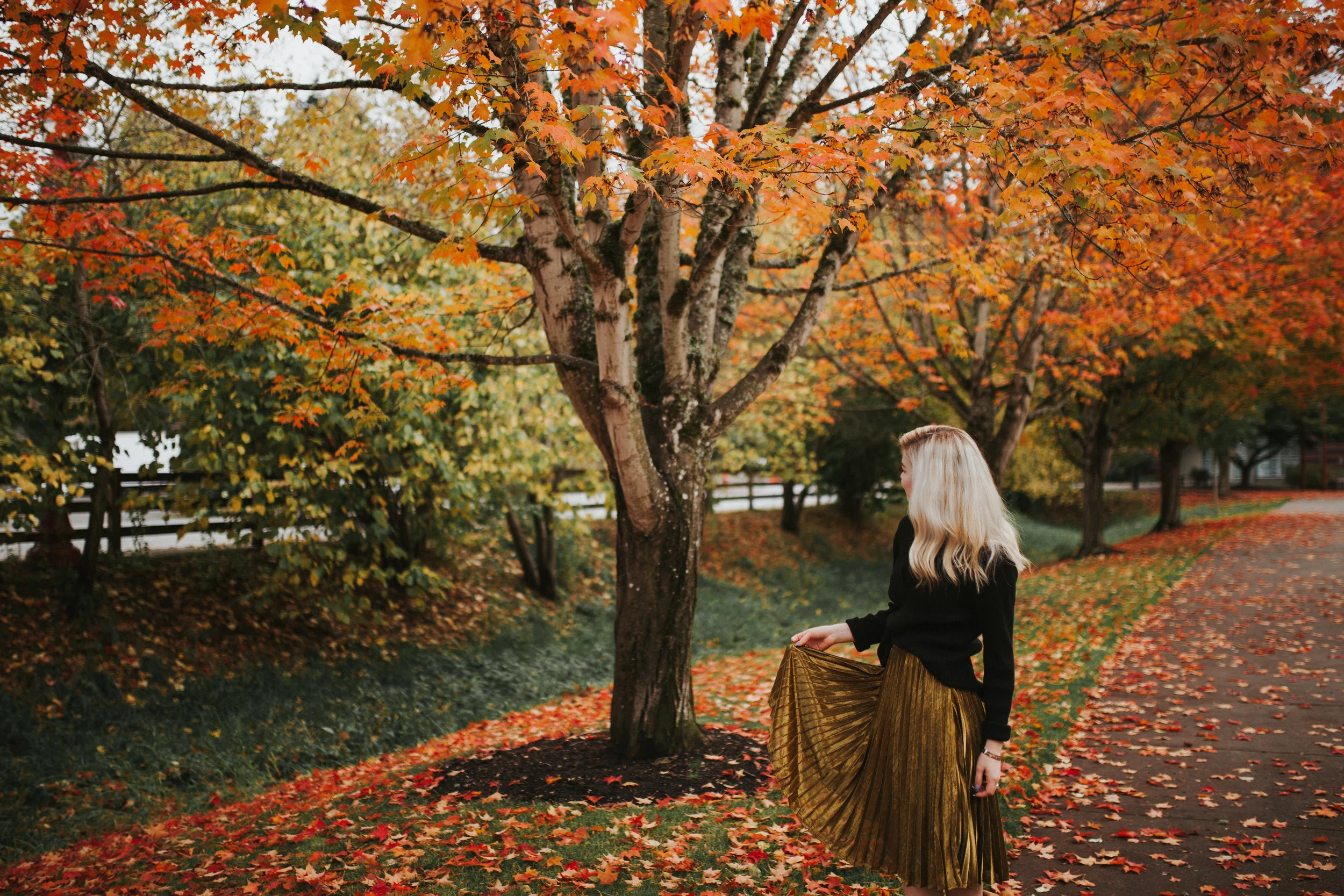 autumn leaves in downtown issaquah | personal style