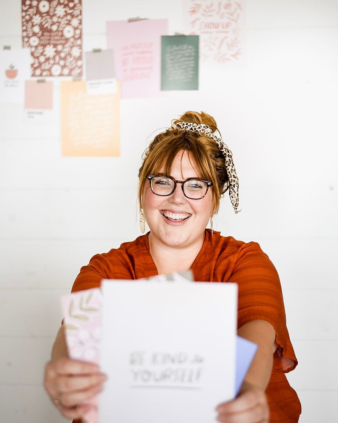 There are quite a few new faces around here, so let’s get to know each other shall we? First, hi, hello, 👋🏻 I’m so thrilled you are here! My name is Kercia (pronounced like ker-sha) and here are 5 things you should know about me:.
.
1️⃣