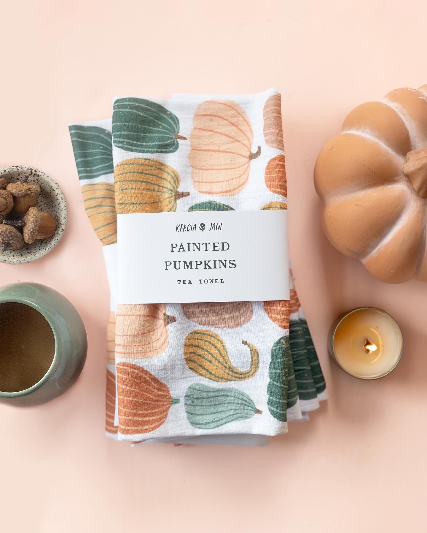 Guess who&rsquo;s finally available online?! 🎉⬇️

That&rsquo;s right! These adorable pumpkin tea towels are finally officially available in the shop! 🎃 Thank you all for your patience&mdash;I had a hard time keeping these cuties in stock at my mark