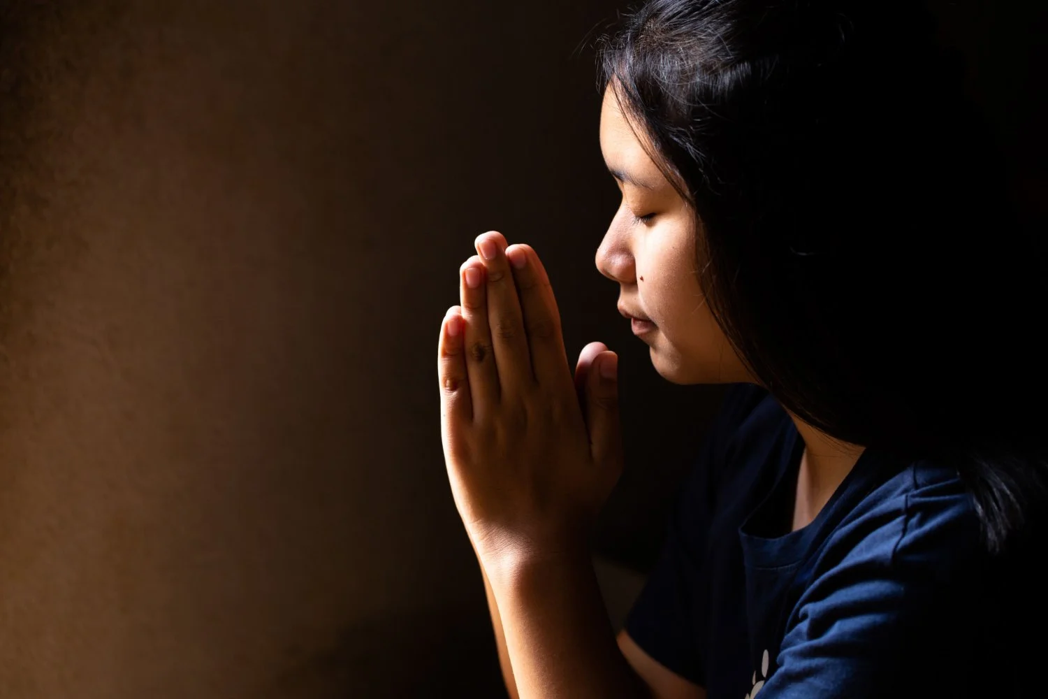 What Sunday Church Service Means for People New to Faith