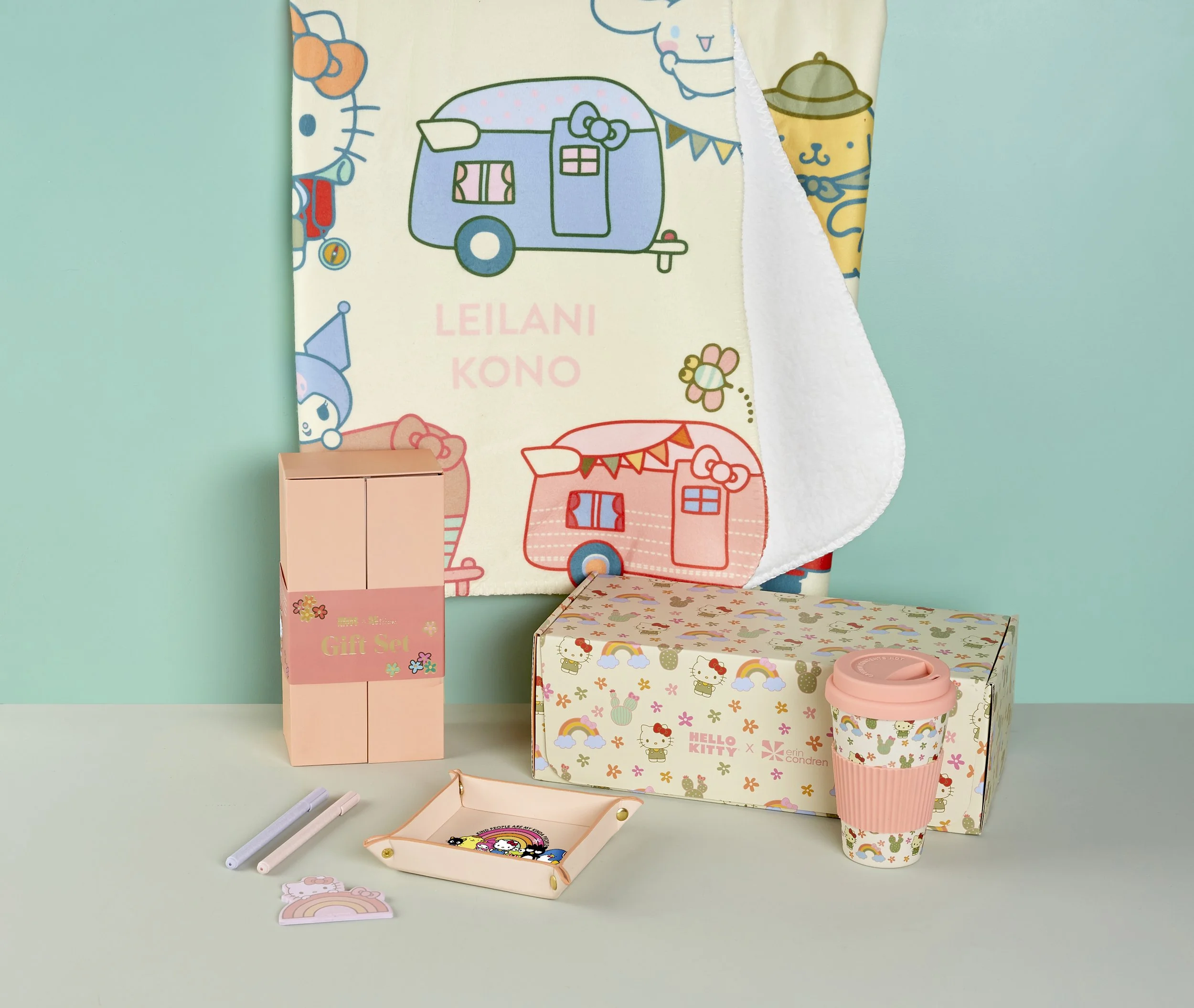 EC_05079_22_1007_ HK friends.jpg