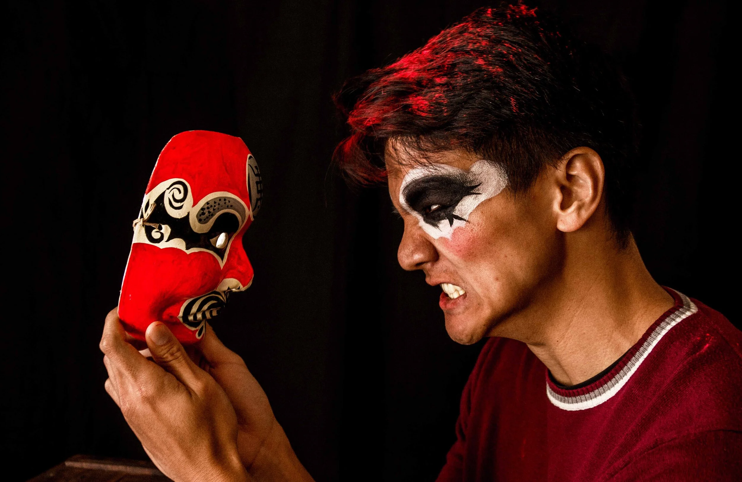 01theatretroupe-2.jpg