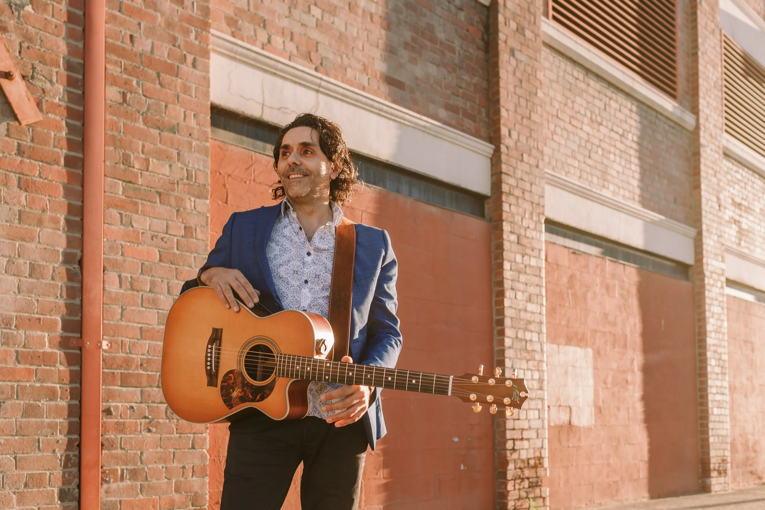 Tony Mak acoustic artist