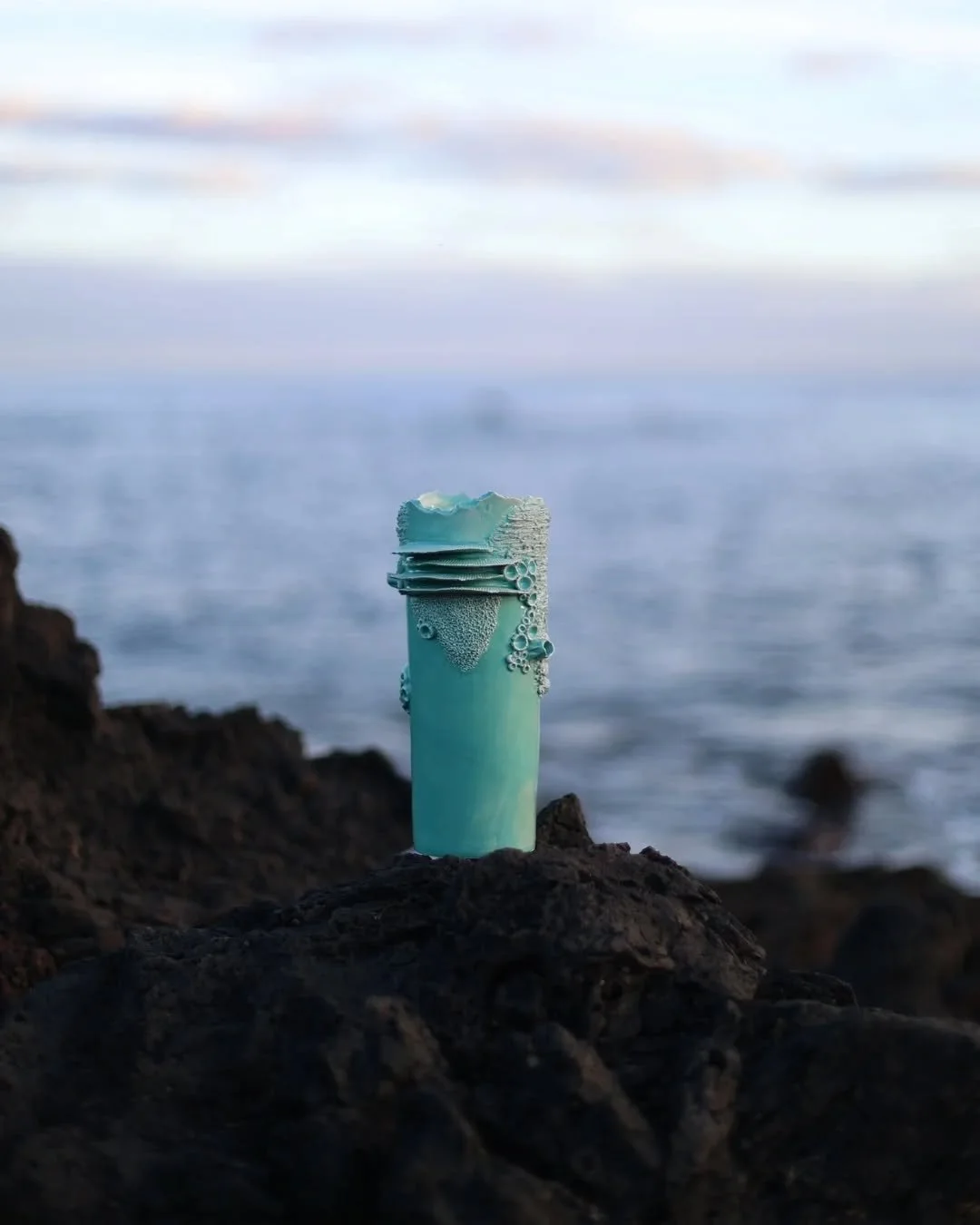 Os &uacute;ltimos dias t&ecirc;m sido um reboli&ccedil;o, com alguns imprevistos pelo meio. Mas j&aacute; estou em Ponta Delgada, no Pavilh&atilde;o do Mar, e aqui vos espero at&eacute; amanh&atilde; dia 1 de Dezembro! Venham ver de perto esta Jarra 