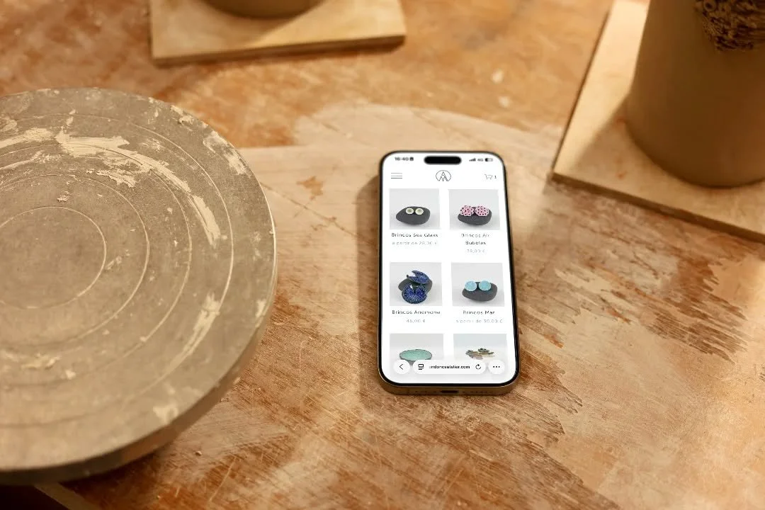 Saiu do forno: a minha loja online ✨
Comprar as tuas pe&ccedil;as favoritas ficou mais simples.
Tudo continua a ser feito &agrave; m&atilde;o e, por isso, o stock vai variando conforme a produ&ccedil;&atilde;o.
Espero que gostem desta nova fase. Obri