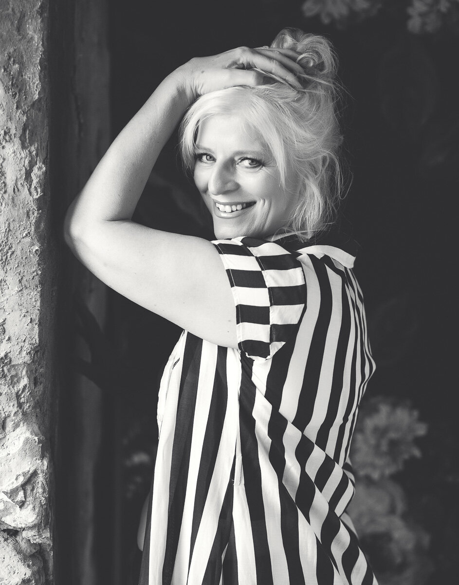 Tracey Roe Photography Tracey’s photoshoot transformed her from artist to model for the day ...