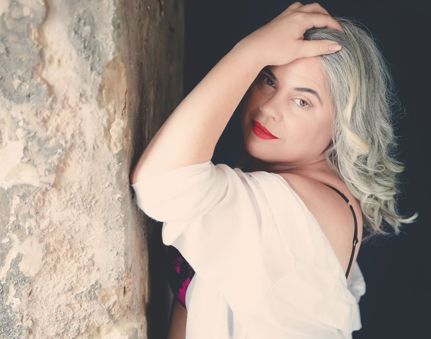 boudoir photo red lips