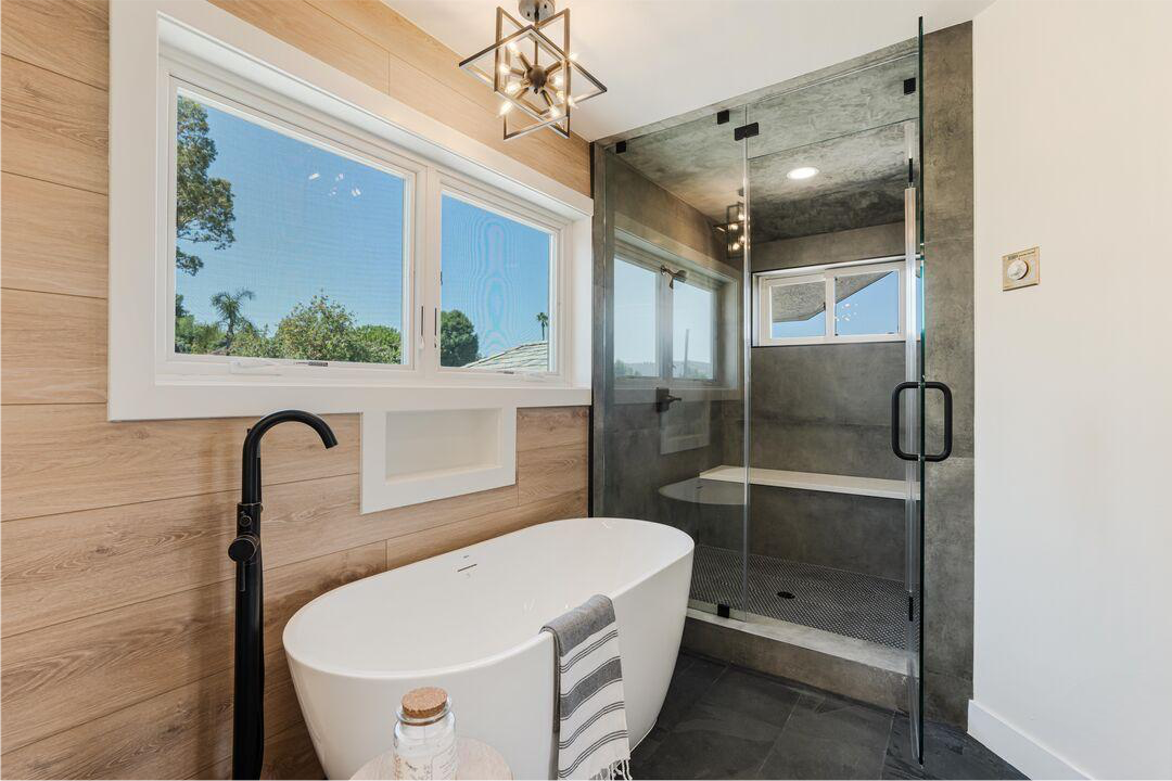 HOUSE OPEN CONCEPT PRIMARY BATH 1.png