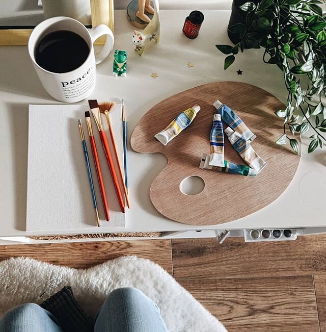 However you may be spending your quarantine, there is always room for some sweetness! Bee sister @vbbcreative pairs her painting sesh with an organic blueberry jam tea and a drop of Niagara Honey 💙🐝🎨 How are you spending your days at home? Tell us