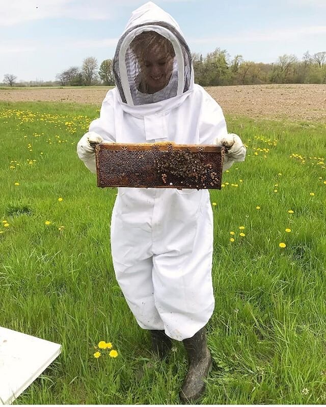 🐝 yourself!
&bull;
Repost from @whitneybb92 , one of the Niagara honey bee sisters 👯&zwj;♀️