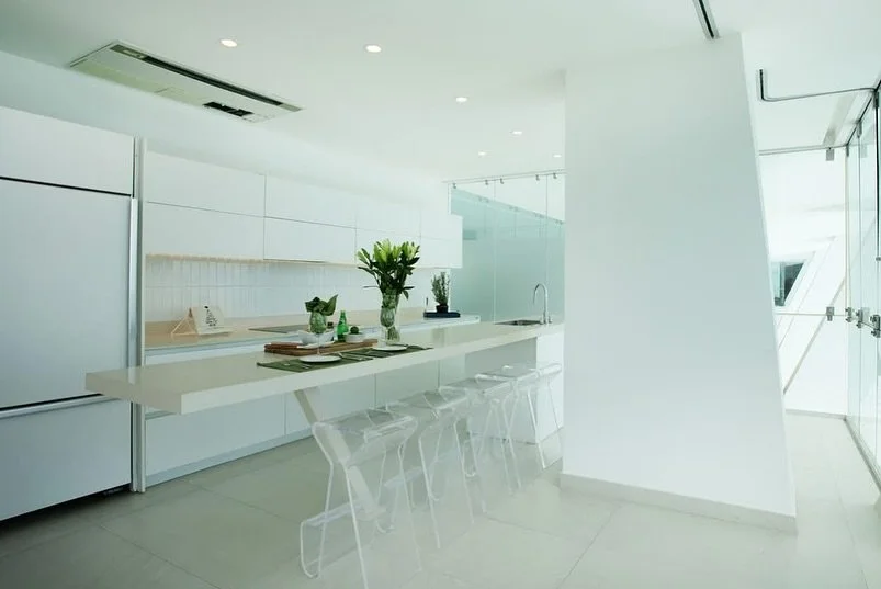 🍴 KITCHEN CONFIDENTIAL: One of our favorite projects? A kitchen makeover &mdash; because the kitchen is always the heart of the home.

Here in Orchid Oceanfront Resort and Condos in Conchas Chinas MX, the dramatic angular architecture does most of t