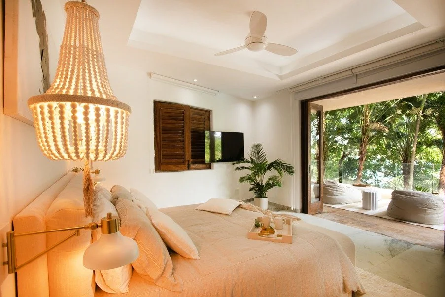 🌊🌴 WHY PUNTA SAYULITA STOLE MY HEART: It's a place like no other 

From the first moment I climbed the hillside and stood under that double-height palapa roofline, my heart melted.

An infinity pool.
The arch of the Sayulita beachline.
Butterflies 