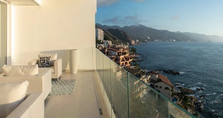 WHITE GLOVE INSTALLATION: THE CRATE SECRET SAUCE 🧤

Possession day was a dream. CRATE Interiors handled all the logistics, including the tricky "stairwell-carry" delivery since the elevators weren't even running yet!

They handled the prec