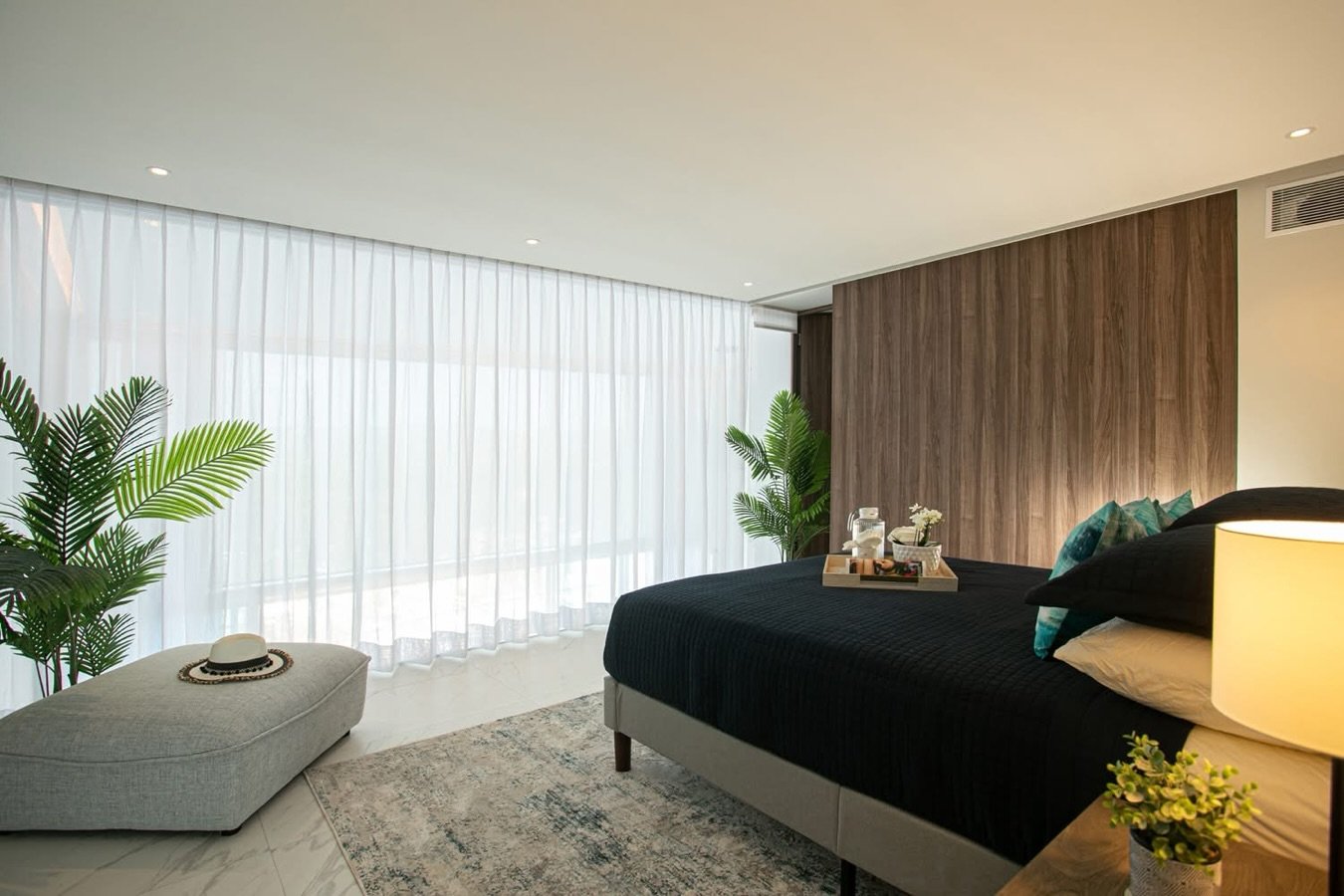 TRANSFORMATION THURSDAY: What transforms a luxury property into a 5-star rental?

It&rsquo;s never just the view.
It&rsquo;s the strategy behind the experience.

For this vaulted penthouse in Nuevo Vallarta Mexico, we layered in guest-ready details l