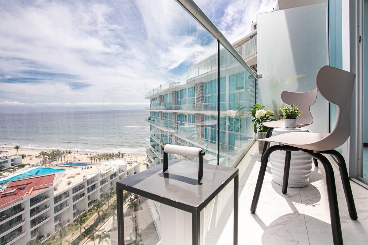 DESIGNED FOR YOU AND YOUR GUESTS: The best luxury rentals are designed for both owners and guests.

This spectacular double-floor penthouse was created to feel like a truly personal retreat for the owners&mdash;while still delivering the functionalit