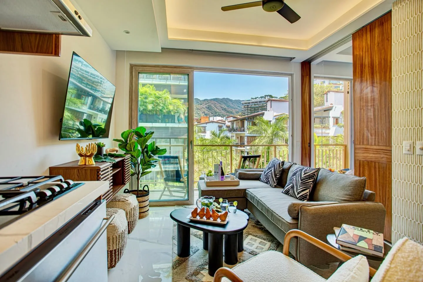 LAUNCH MY AIRBNB BUT MAKE IT VIRAL: Dallas Investors Set a New Record with the 7-Day Install

These Dallas investors aren&rsquo;t new to the  @airbnb launch process. Their units in the USA are well curated and earn top nightly rental rates. 

When th