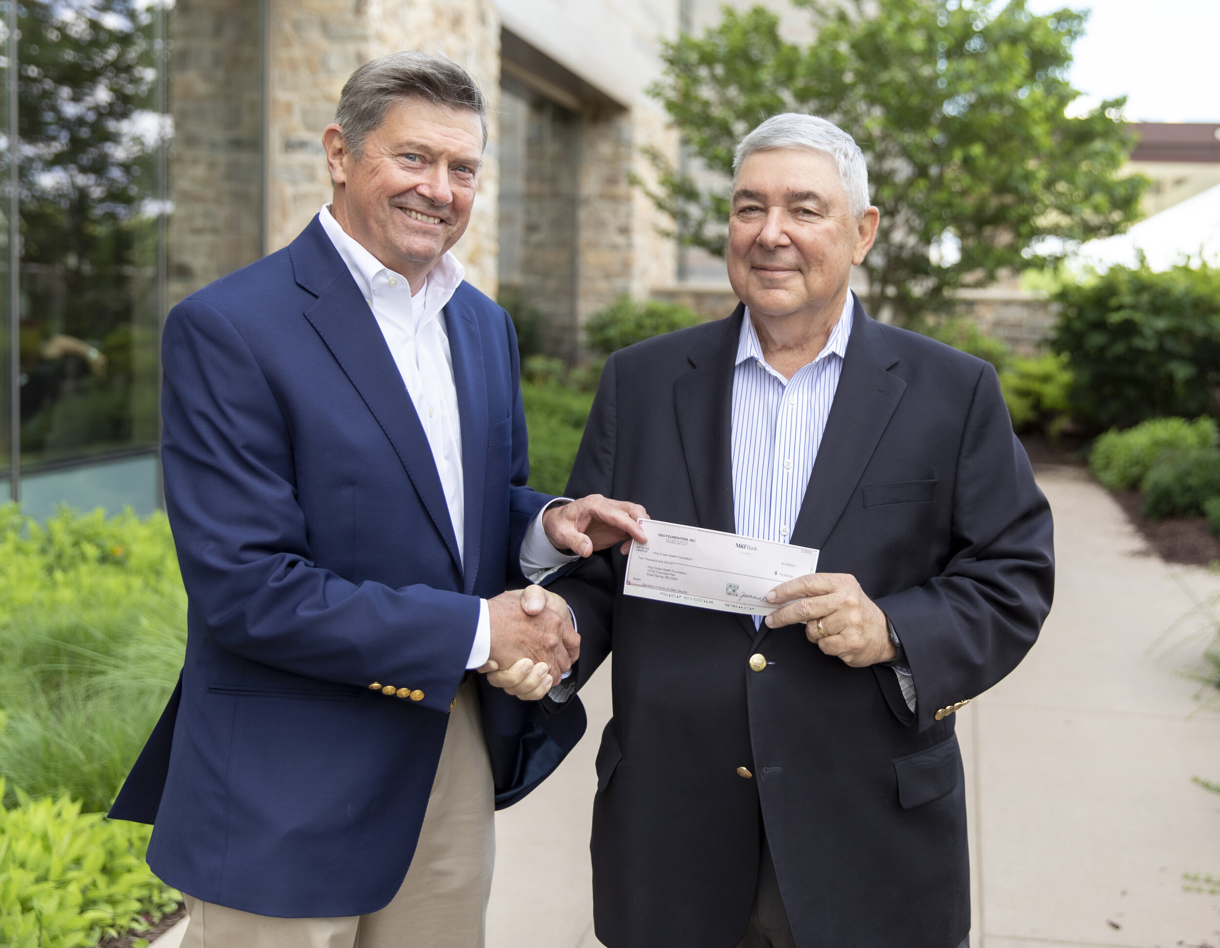 DeLeon &amp; Stang Foundation Donates to Holy Cross Hospital in Honor of Allen DeLeon’s Retirement