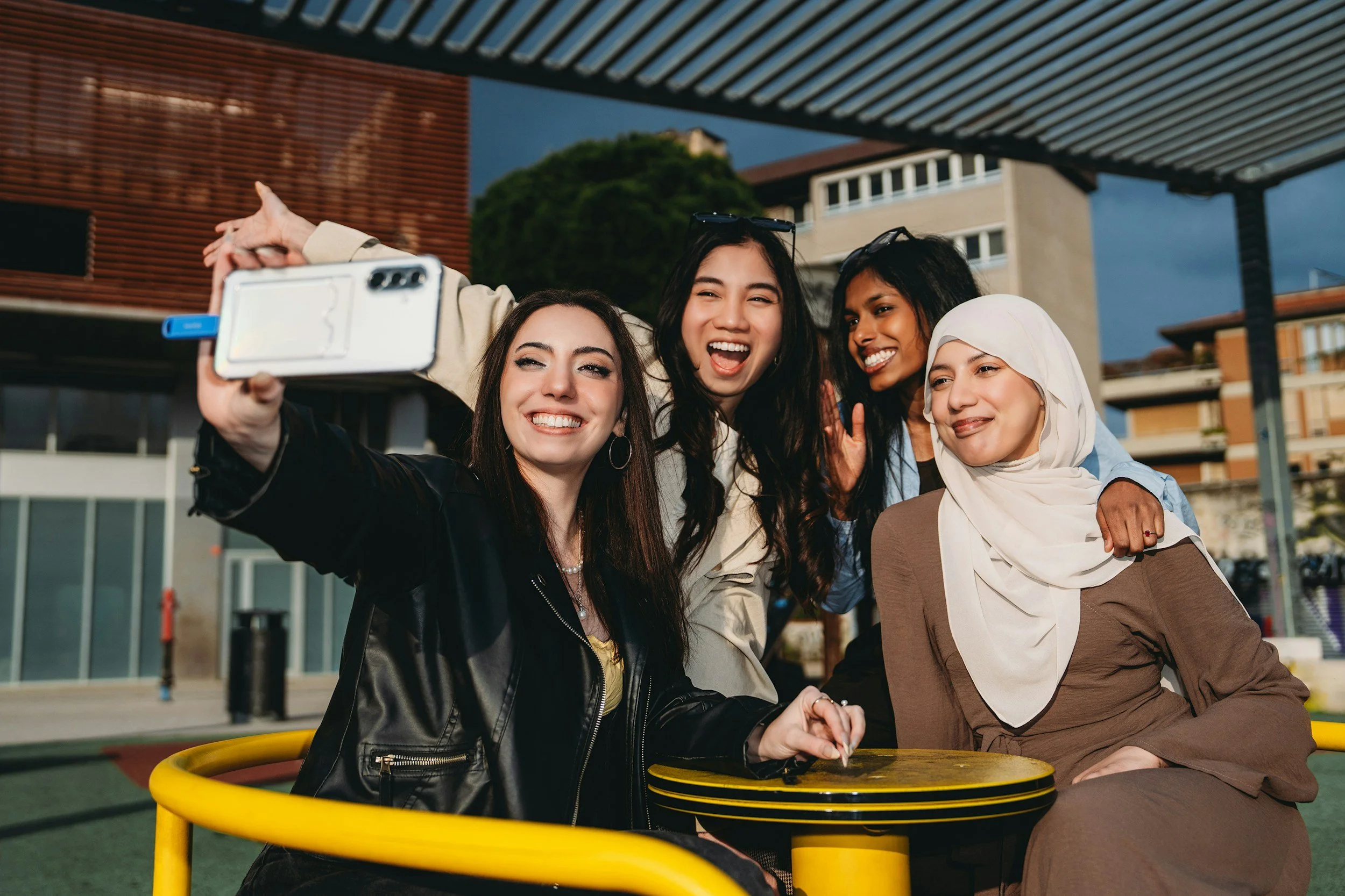 Cross-Cultural Friendships: The Hidden Strength Behind Better Working Relationships