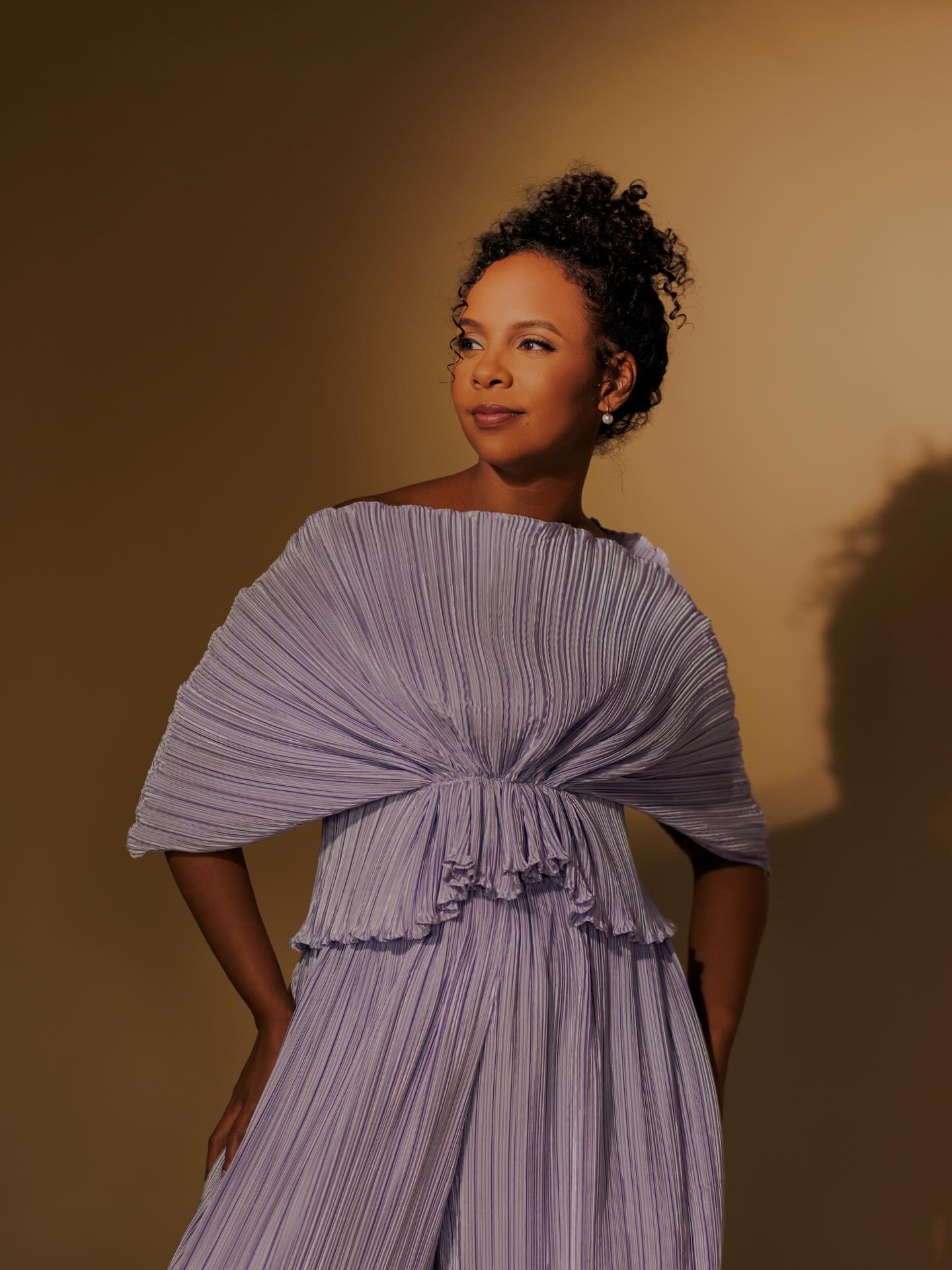 Fay 

@faythenomad 
Beauty by @closetofcolors_mua 
Clothing by @apryljasmine 
📸 @blairjmeadows 

#blackwomanphotographer #portraits