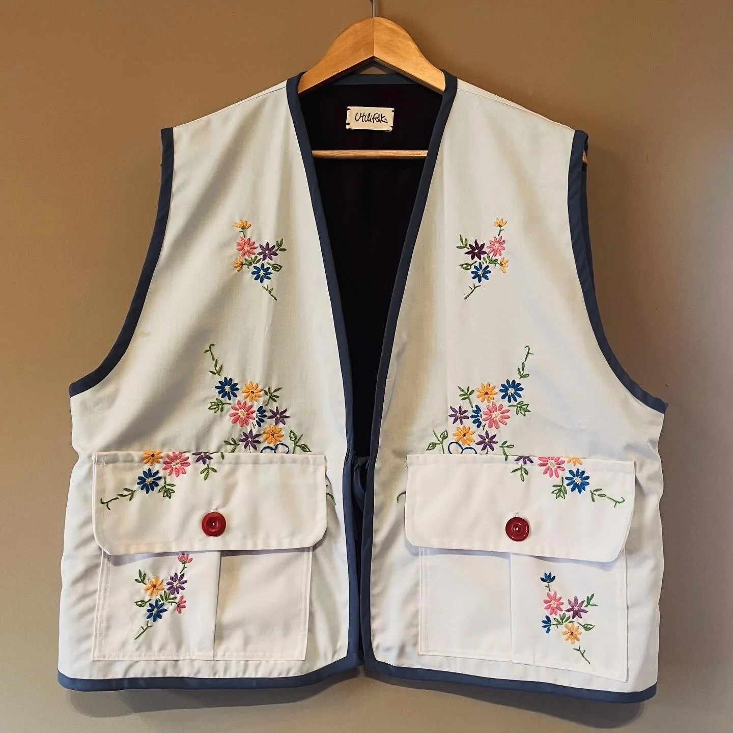 UF 0006 Gilet table cloth utility .JPG