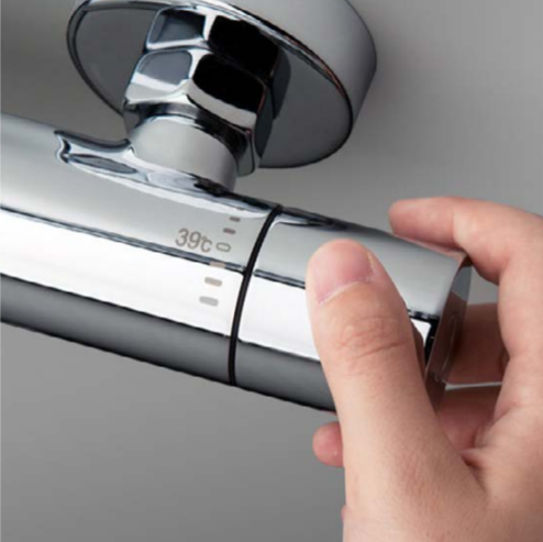 The design of 180 degree rotation shower head thermostatic tap can automatically balance the inflow of cold water and hot water in a short time through the thermostatic control valve core to support the temperature of the outlet water.