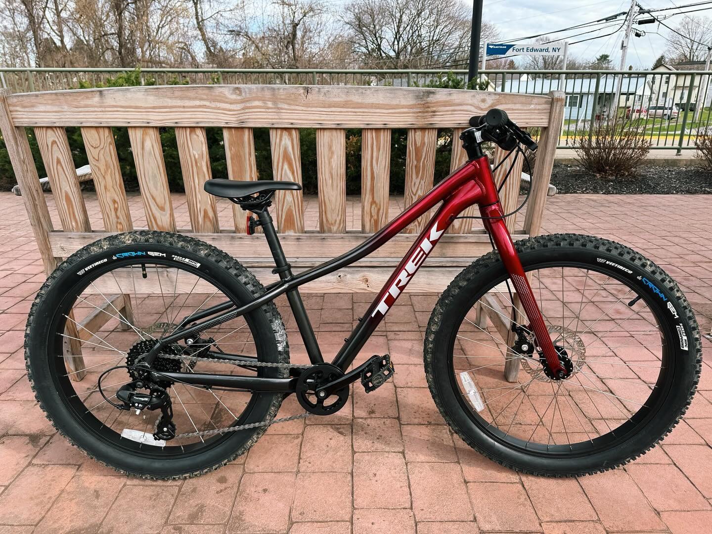 We took this as a trade-in recently, and it&rsquo;s ready for a new home. It&rsquo;s a 2021-ish Trek Little Roscoe 24&rdquo; kids&rsquo; mountain bike. Rigid frame, 1x8 drivetrain, 2.6&rdquo; tires front and rear. Come get it before someone else does