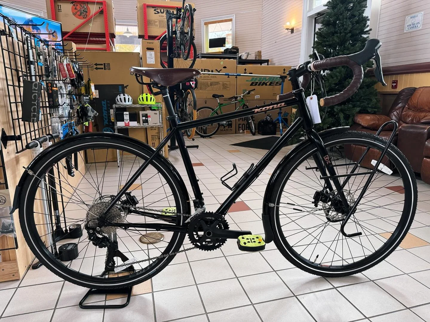 Looking for a great deal on one of our most popular bikes? We have a barely ridden 52cm 2022 Kona Sutra in on consignment for $1100 base price. No assembly fee, no shipping charge, just the base price and tax. LOOK Geo Trail Grip pedals included.
