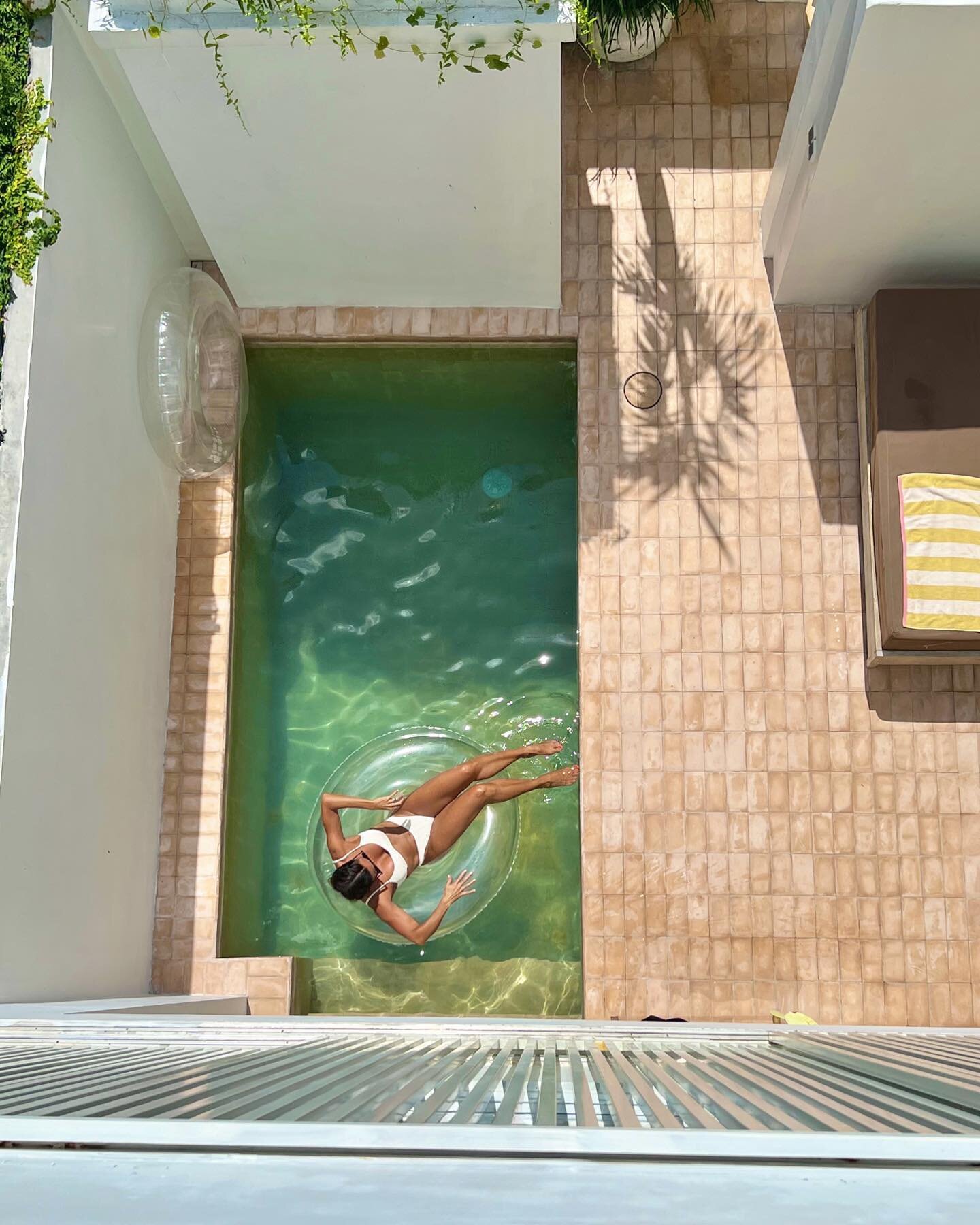@nett35 lapping up the sunshine in the pool @thestayberawa ✨
#thestay #stayawhile #balivilla #cangguvilla