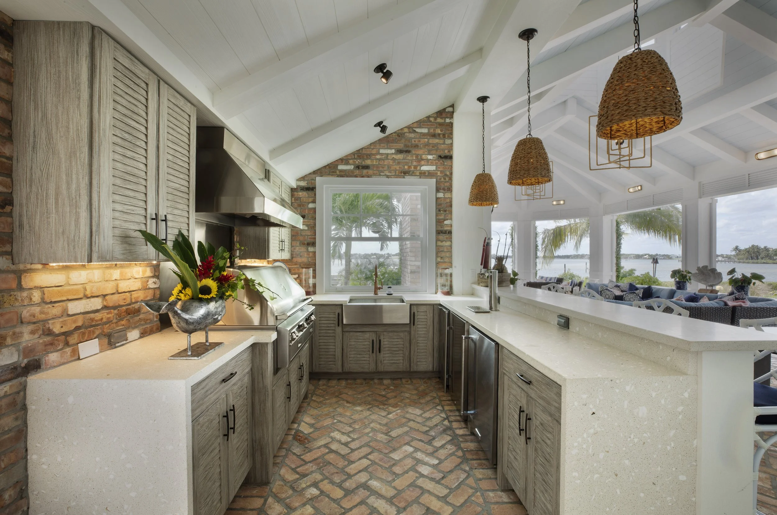 Palm-Beach-beach house with grill cabinet and wall cabinets-NatureKast.JPG