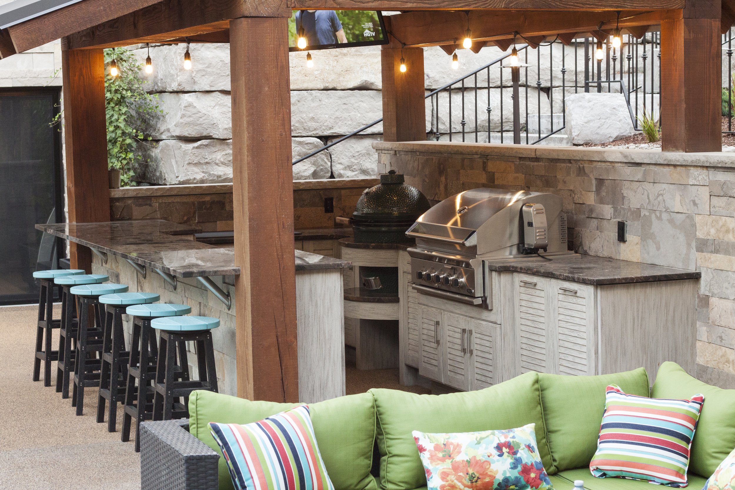 Shabby-chic-weatherproof-cabinetry-NatureKast.jpg