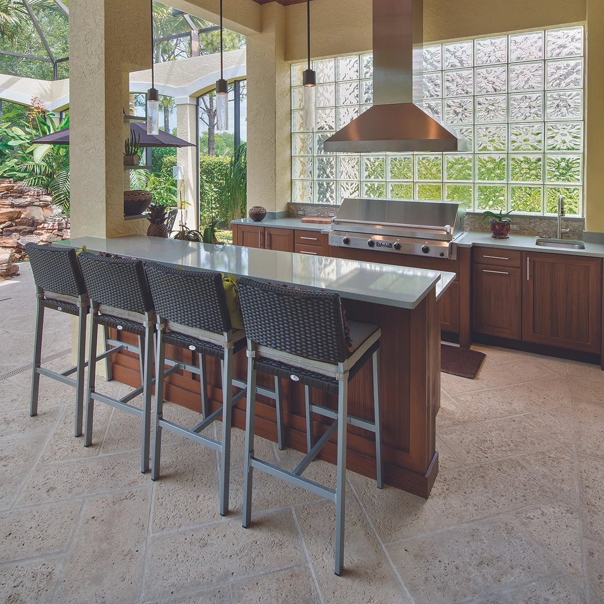 Island-and-l-shaped-outdoor-kitchen-NatureKast.jpg