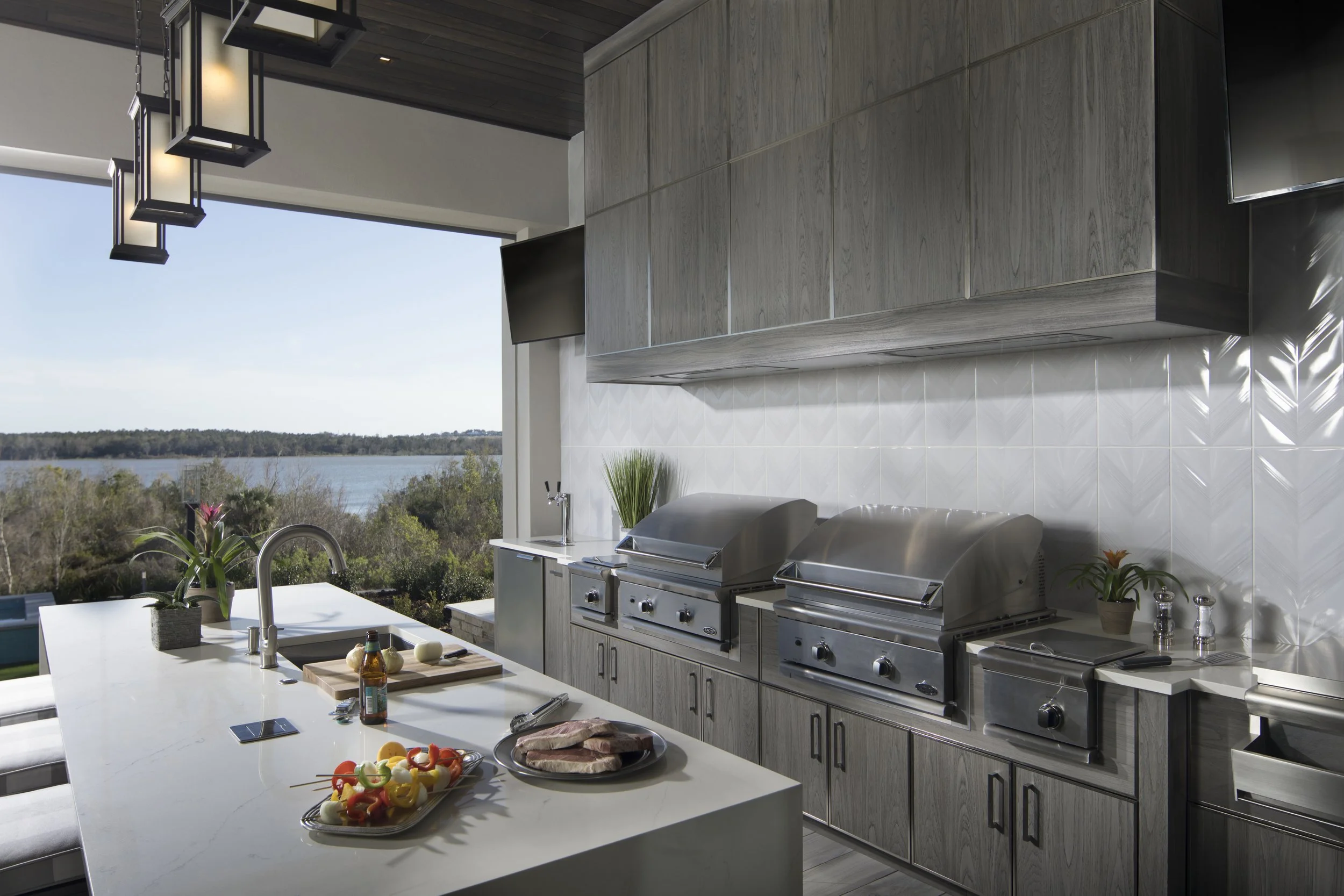 NAHB_grill area-with-custom-hood-┬⌐JeffDavisPhotography-NatureKast.jpg