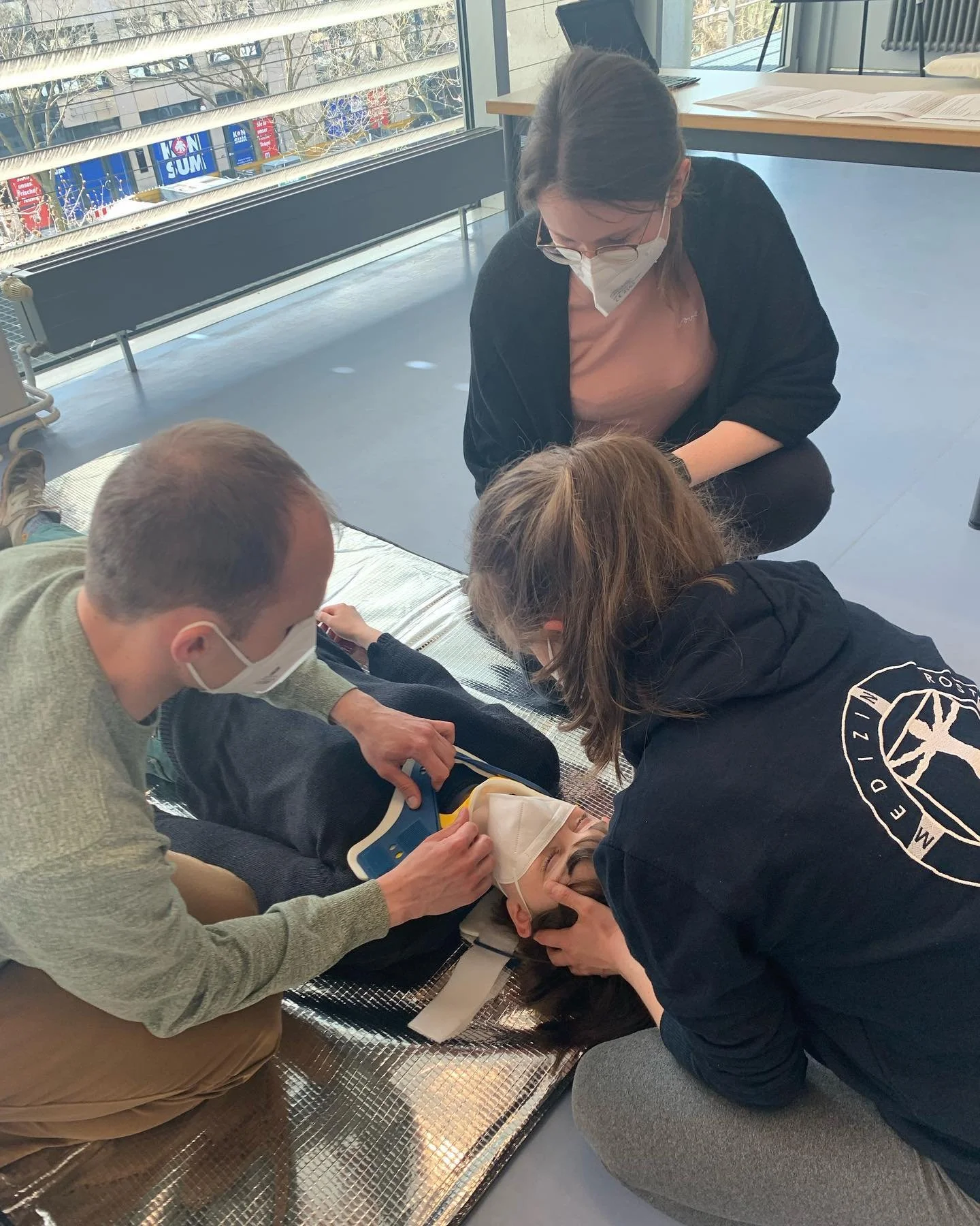 Es ist wieder soweit! In Rostock findet am 07. Und 08.05. der nächste Erste-Hilfe-Kurs der AG-EH-MED e.V. in Rostock statt. Sichert euch schnell euren Platz unter folgendem Link:
https://intern.agehmed.org/embed/courses der Kurs wird unter 2G+