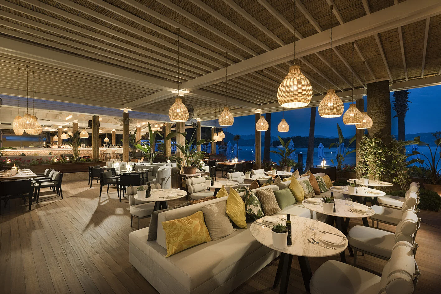 DMB-Manos Kitchen Bay Lounge-internet-May2019.jpg