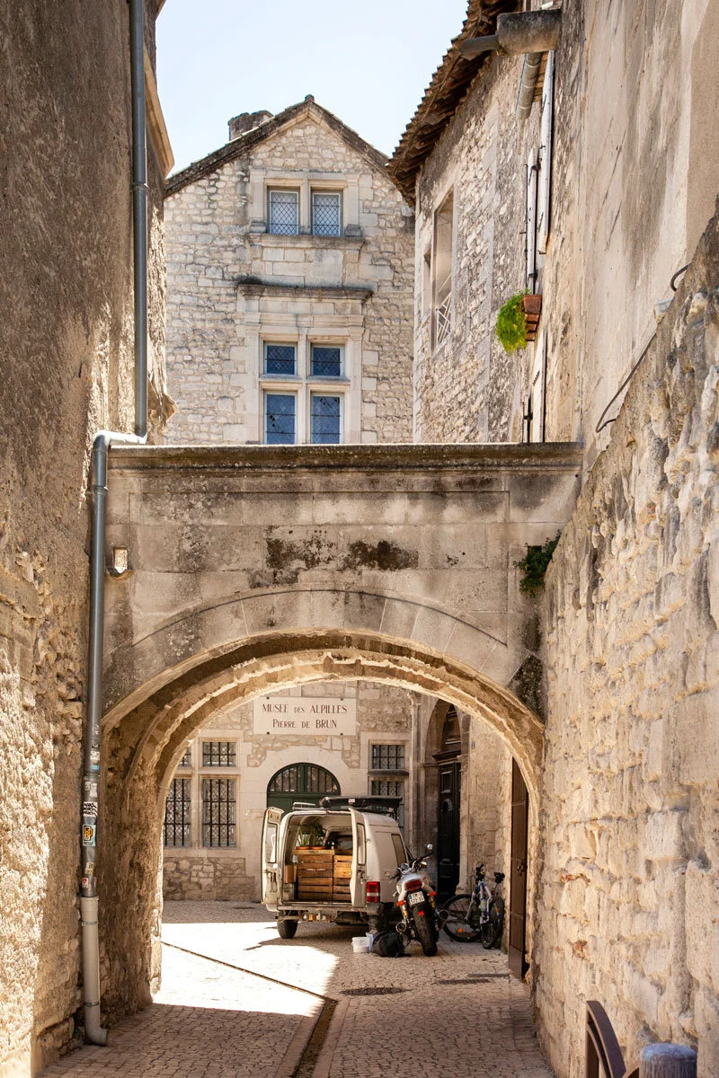 Musee-des-Alpilles-dentro-Hotel-Mistral.jpg