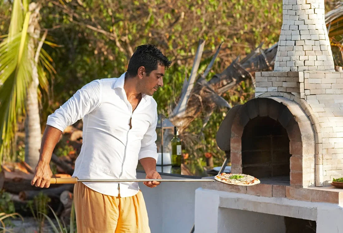 5f61e6715f0ecaad683ec3fe_thanda-island-dining-pizza.jpg