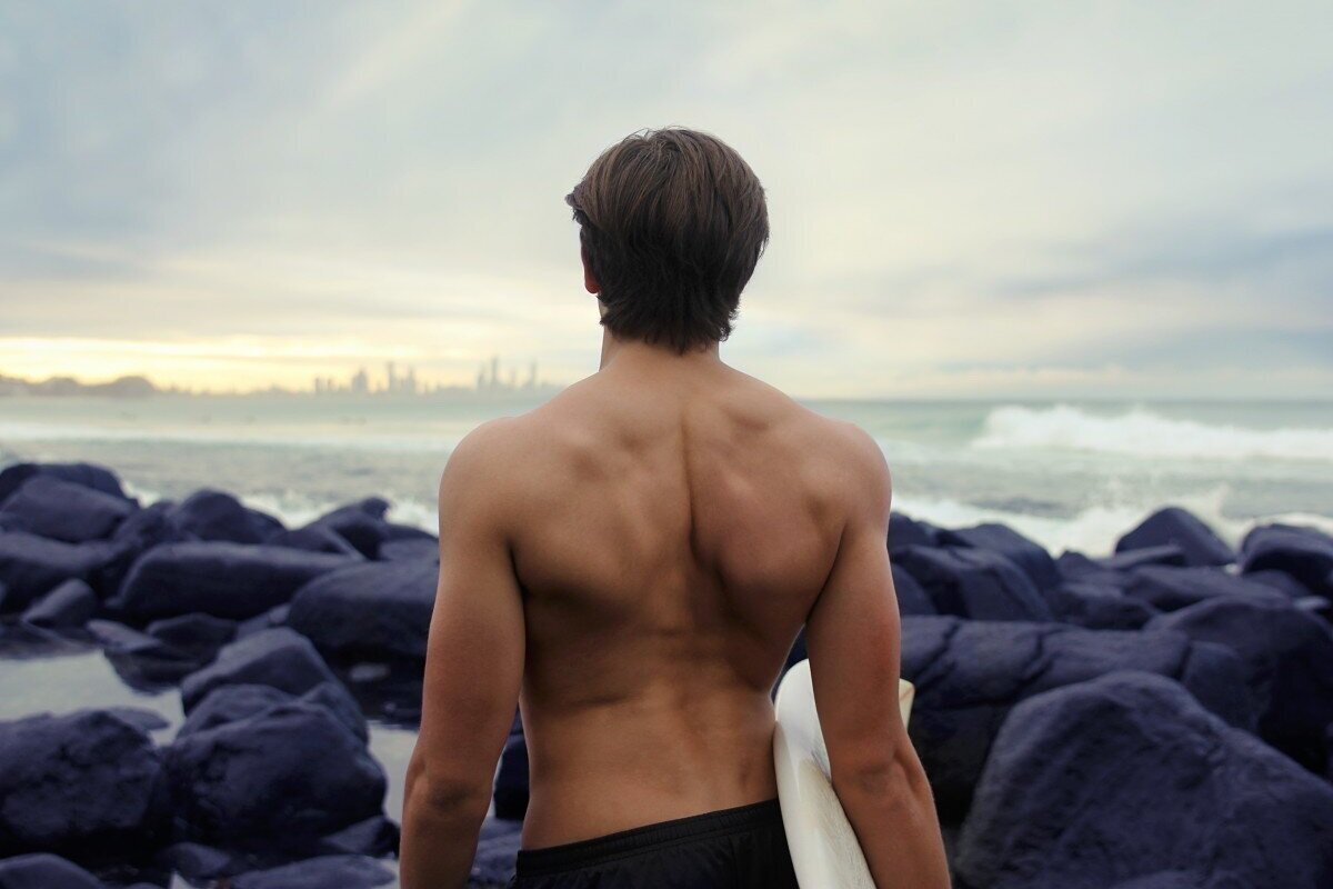 surfer_muscular_back_man_male_fit_lifestyle_young-693989.jpg.