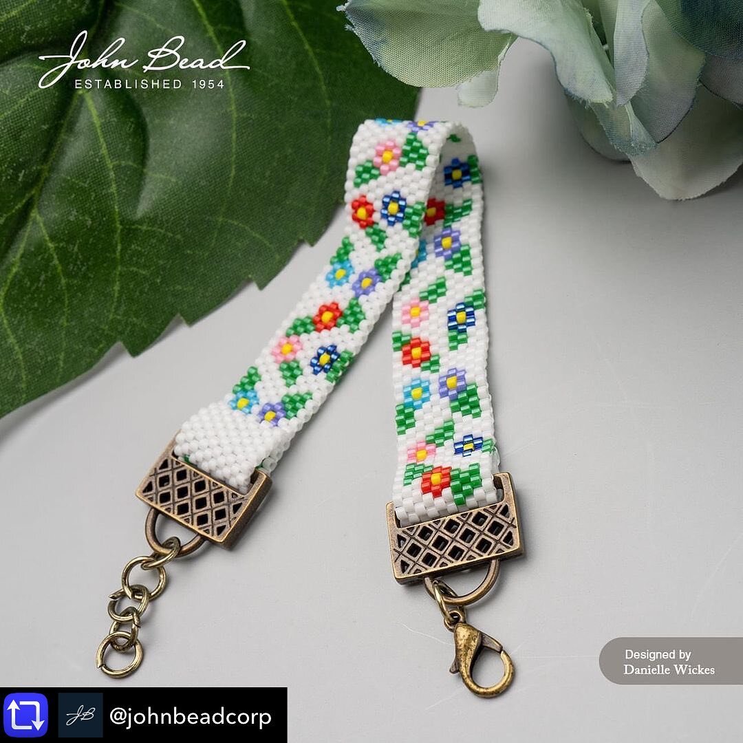 Repost from @johnbeadcorp using repost_now_app - Daisy Chain Peyote Cuff
Even Count Peyote Stitch
With Miyuki Delica Beads
@daniellewickesjewelry created this gorgeous bracelet for our company. #johnbead #miyuki #miyukibeads #miyukidelica #peyotestit