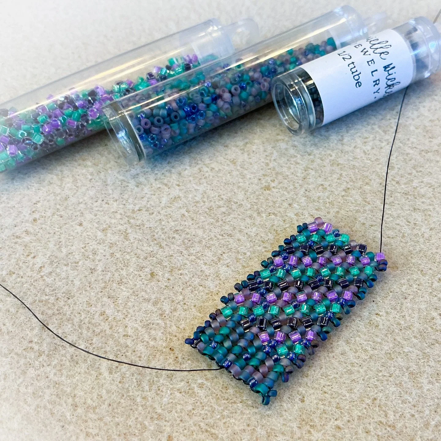 Happy Thanksgiving everyone! I hope you get time to bead and relax today 💗🤗
🪐🔭✨✨✨
#daniellewickesjewelry #seedbeadjewelry #daniellewickesprojectboxes