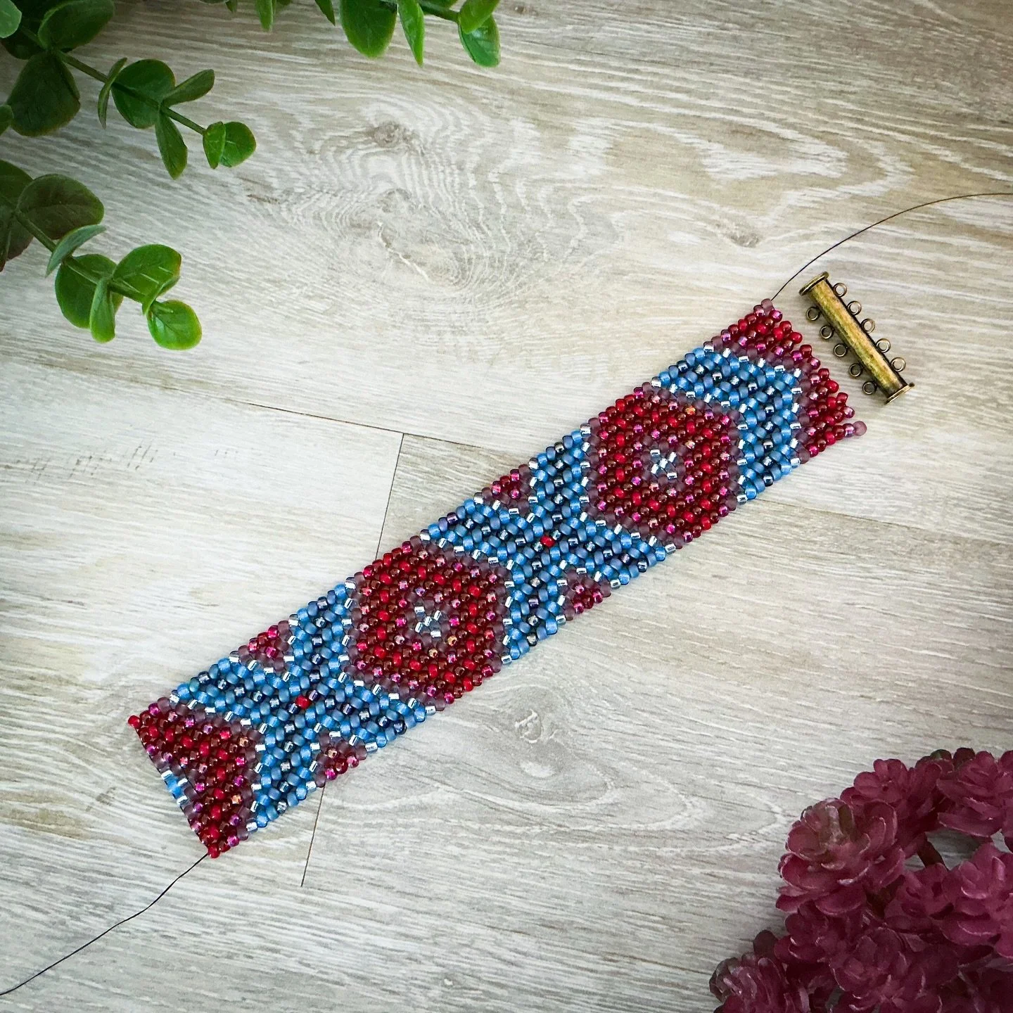 Xoxo bracelet! Learn odd-count herringbone today live with @beadshopdotcom 
https://www.youtube.com/live/PVUV67jXkaY?si=LBgSIFpaTAPe-s0T